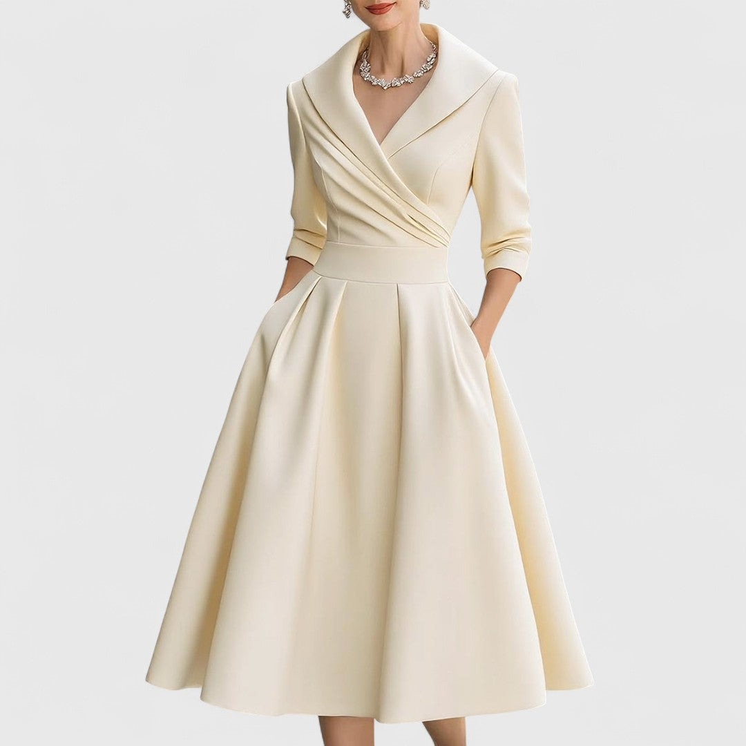 Elisabeth - Midi satin kjole med diskret glans og tidløs charme