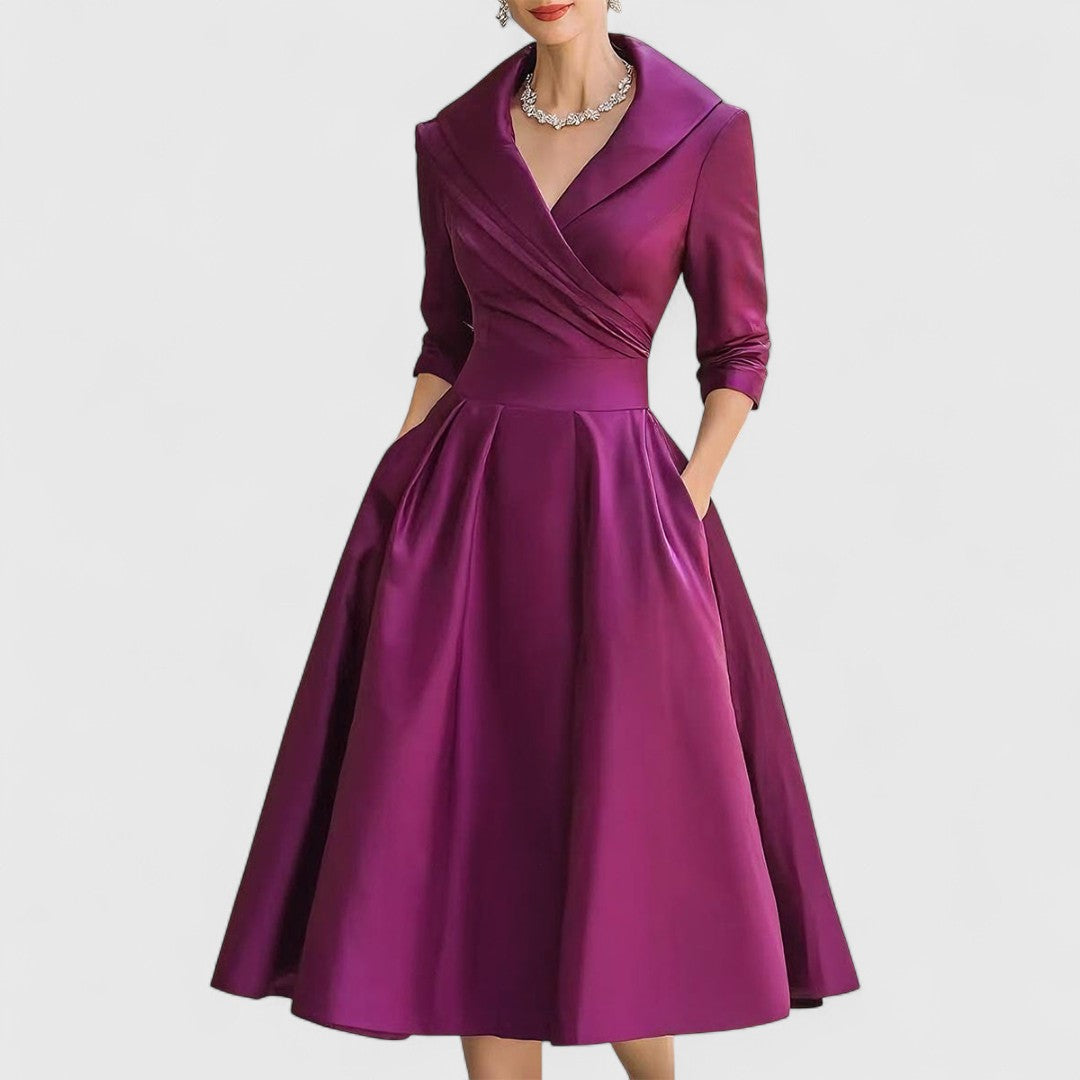Elisabeth - Midi satin kjole med diskret glans og tidløs charme
