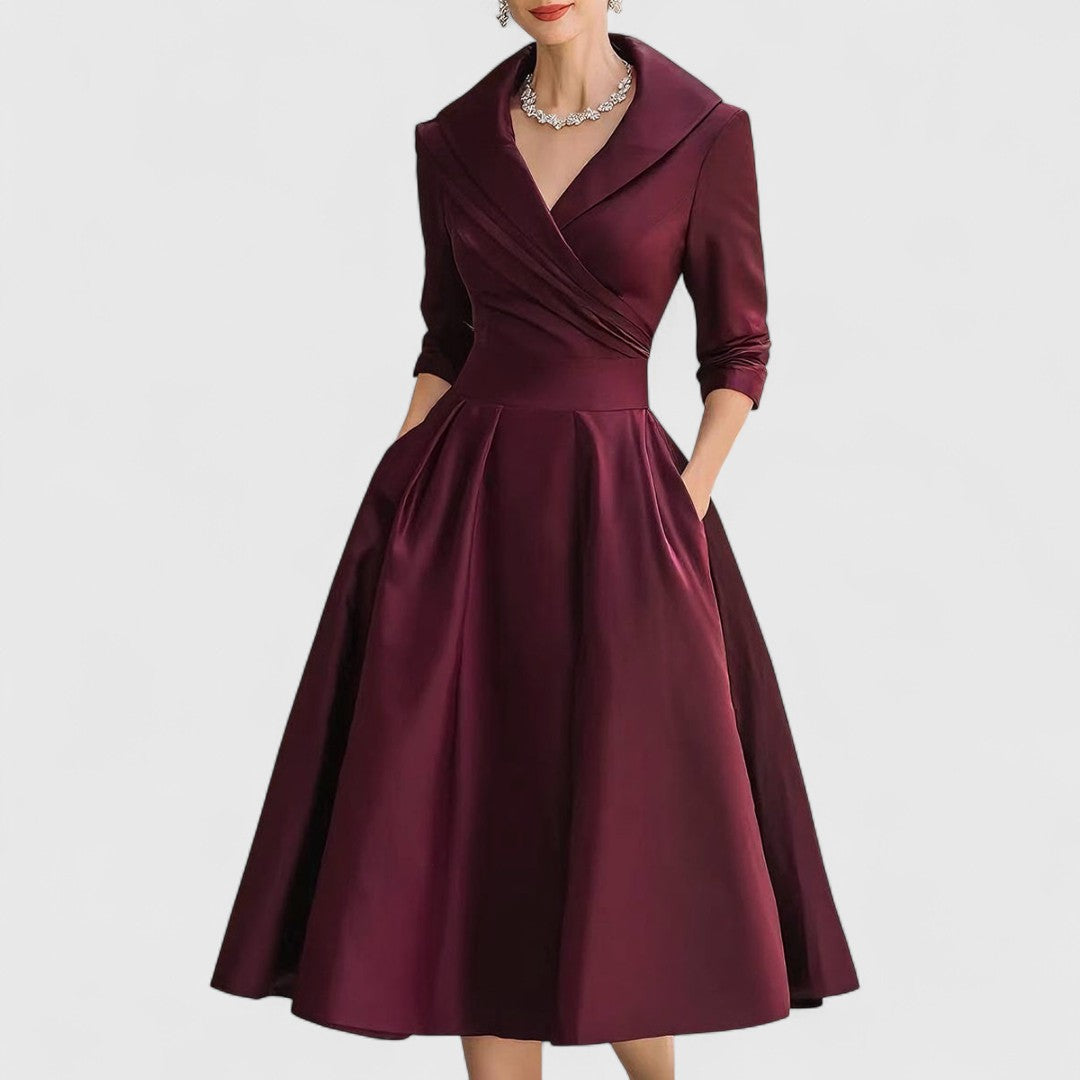 Elisabeth - Midi satin kjole med diskret glans og tidløs charme