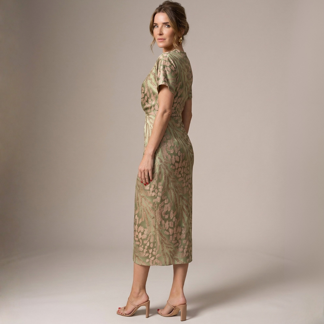 Giulia – Elegant kjole lavet af let og flydende stof