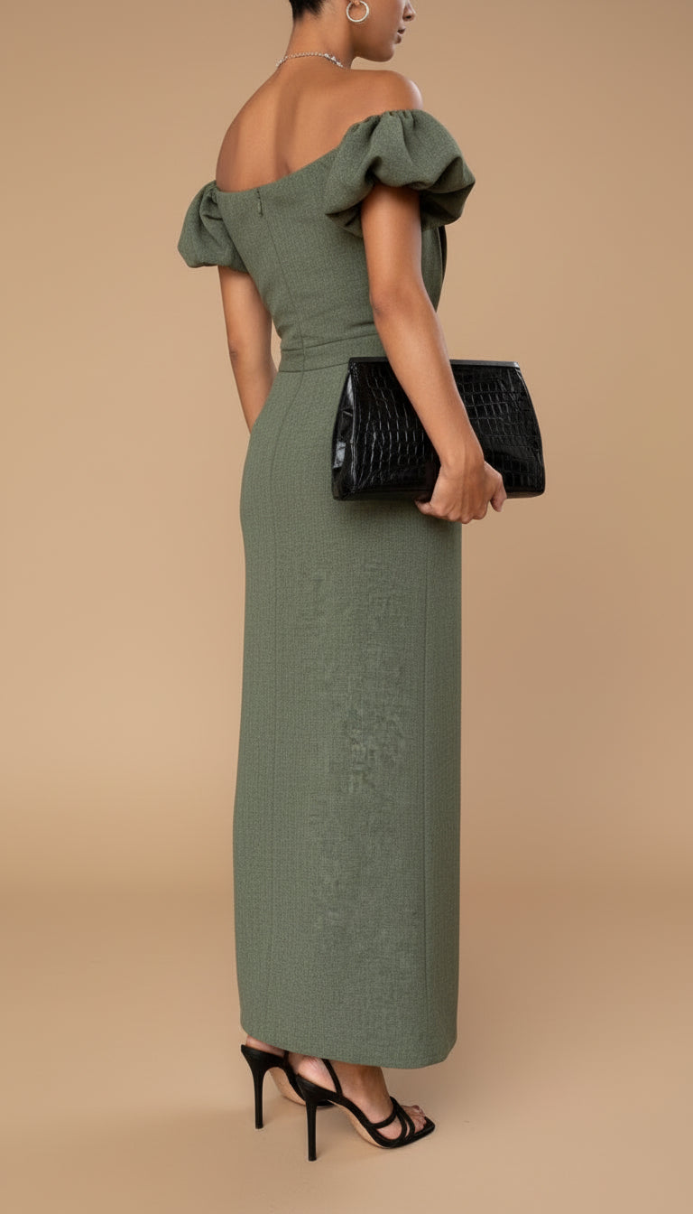 JASMINE | Elegant midikjole med markeret talje og tidløs aftenstil