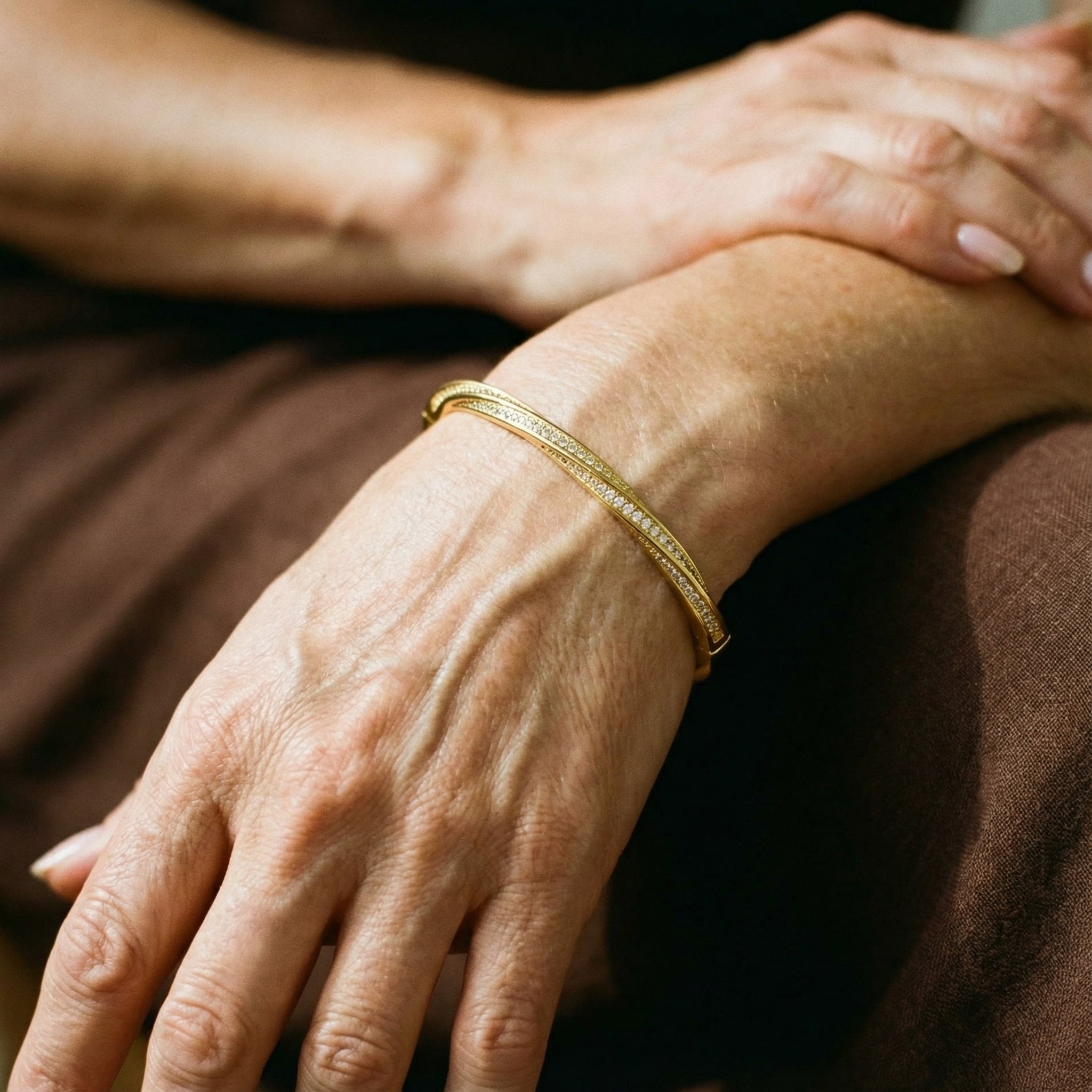 Elegant krystalarmbånd med to rækker i guld