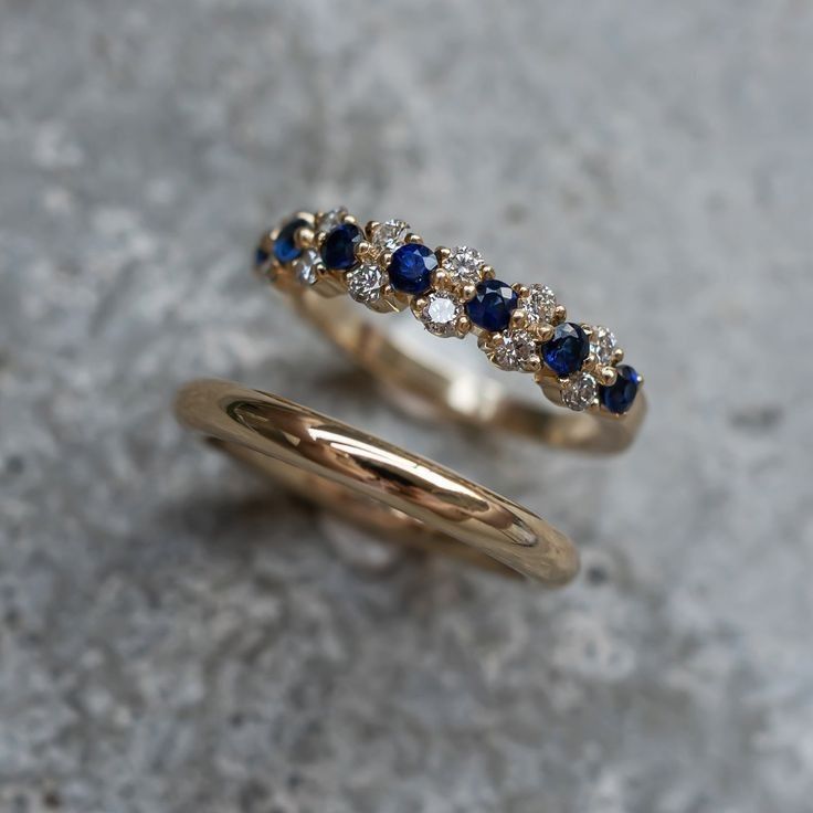 Elegant sæt af ringe med vintage blå zirkon
