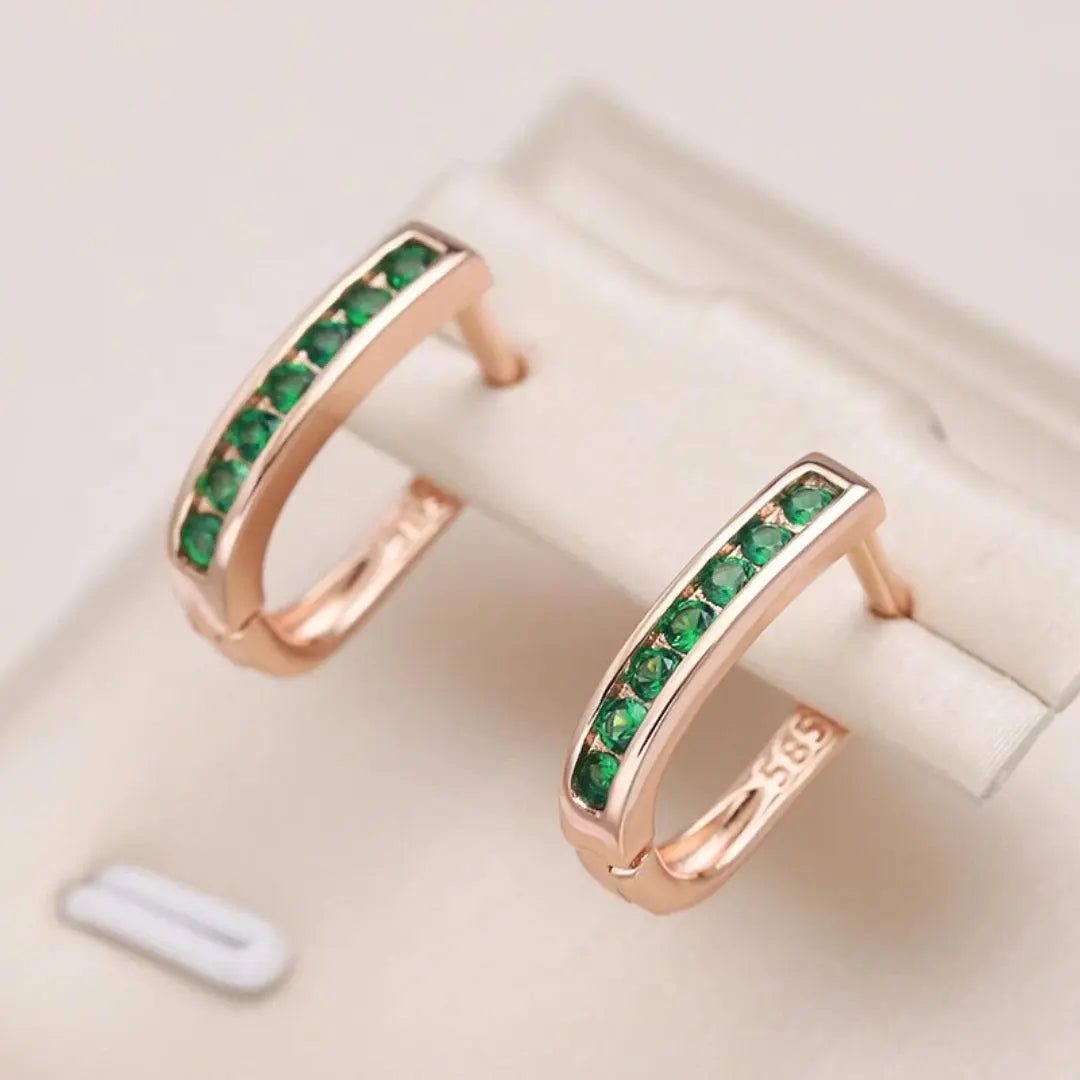 Øreringe af Emerald og Diamanter i Guld