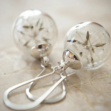 Sølvøreringe med mælkebøtte