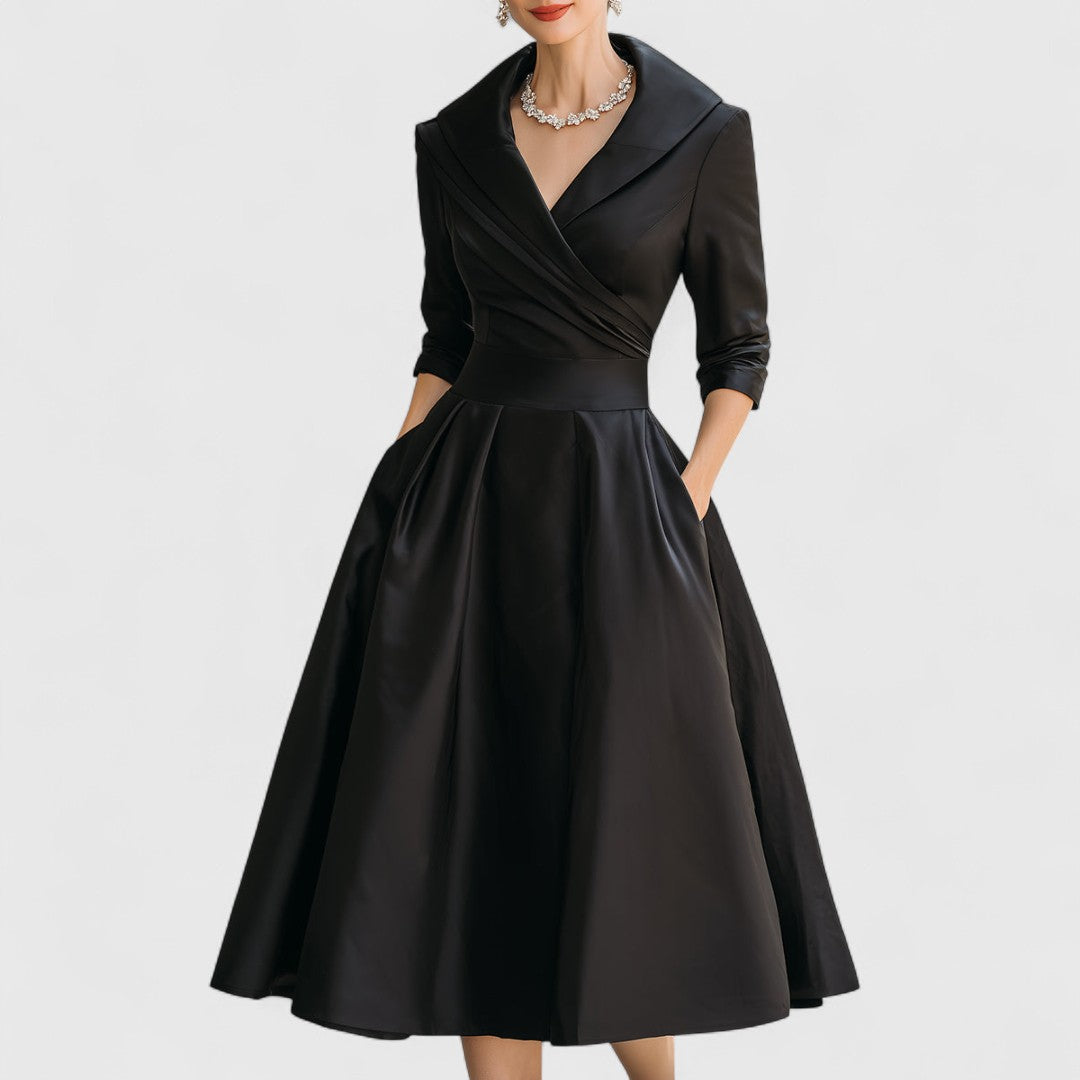 Elisabeth - Midi satin kjole med diskret glans og tidløs charme